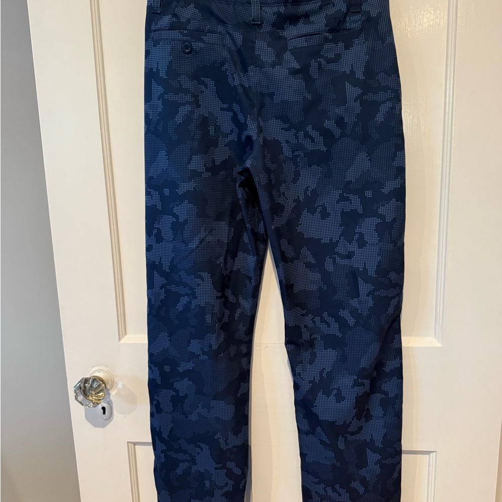 Under Armor Youth 18 Blue Digital Camo Golf / Performance Pants - Picture 3 of 5